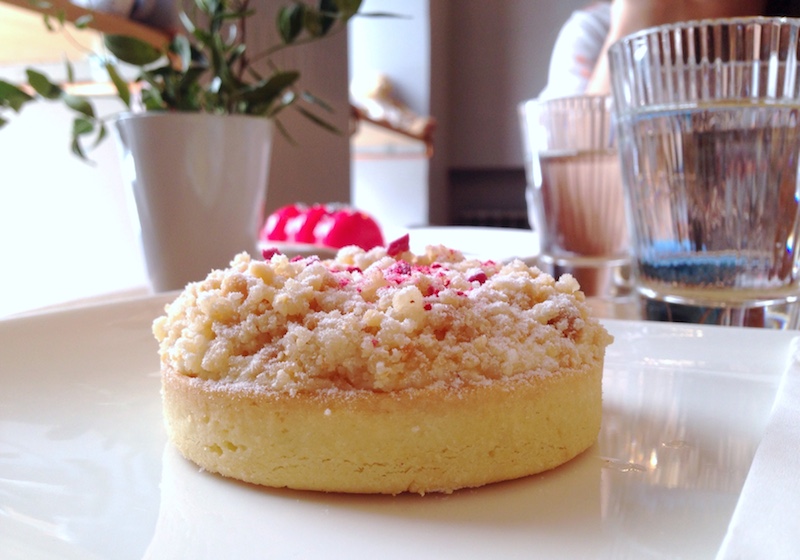 raspberry and sweet cream tart