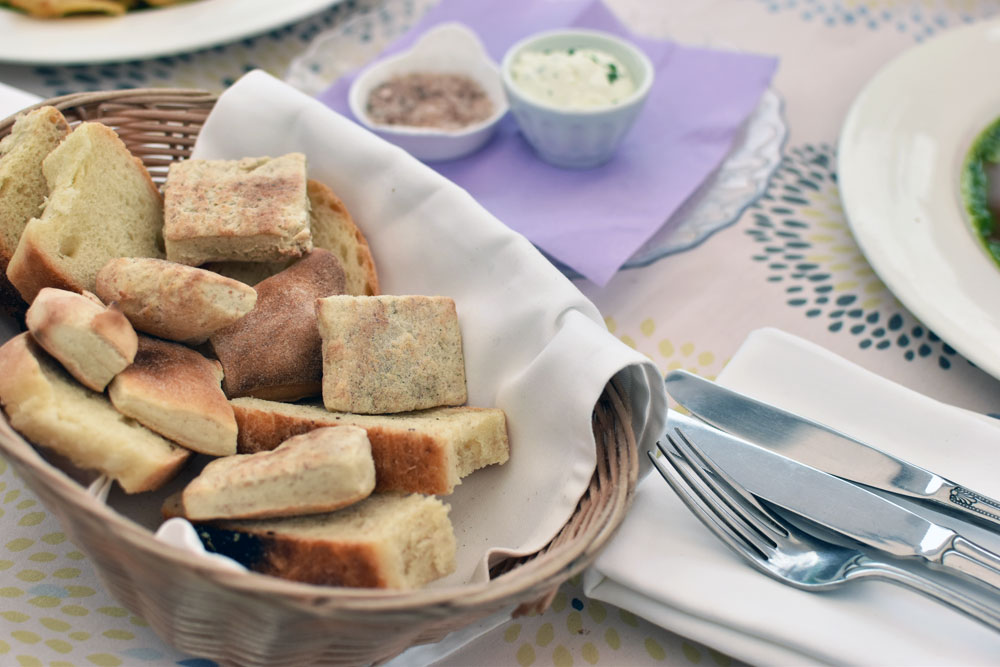 bread basket in Bistro Fotic